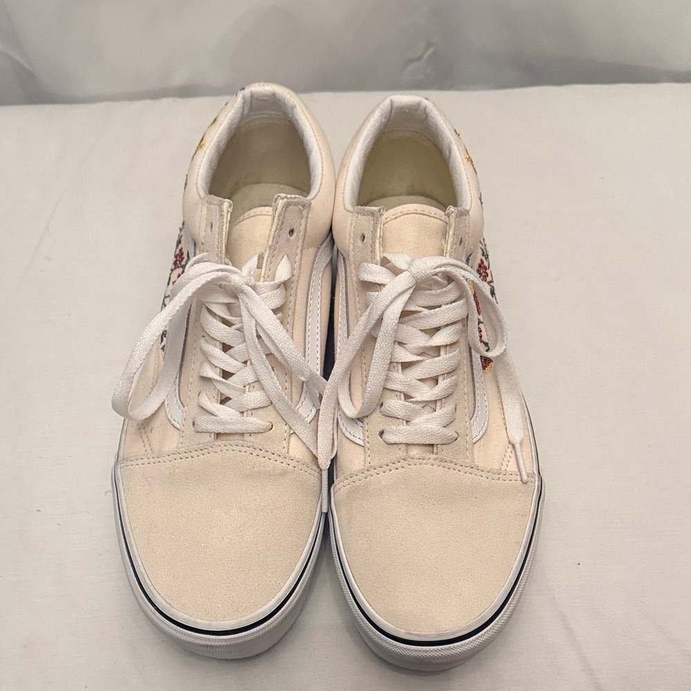 Vans Women's old skool Cream Sneakers with embroidered Floral Design - Picture 5 of 10